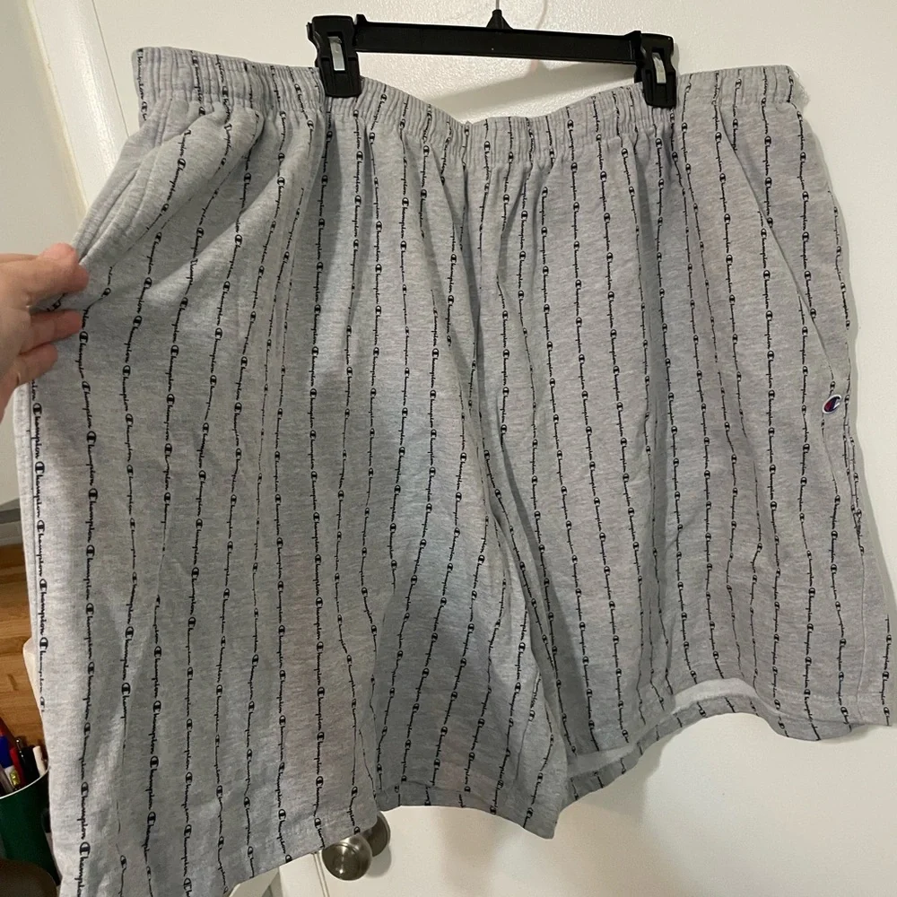 Champion Authentic Athletic gray Shorts Spellout Logo with pockets size 4X